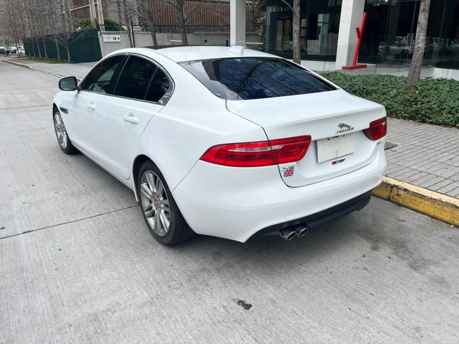 Jaguar XE PRESTIGE 2.0 DIESEL 2019 - Foto 4 de 10