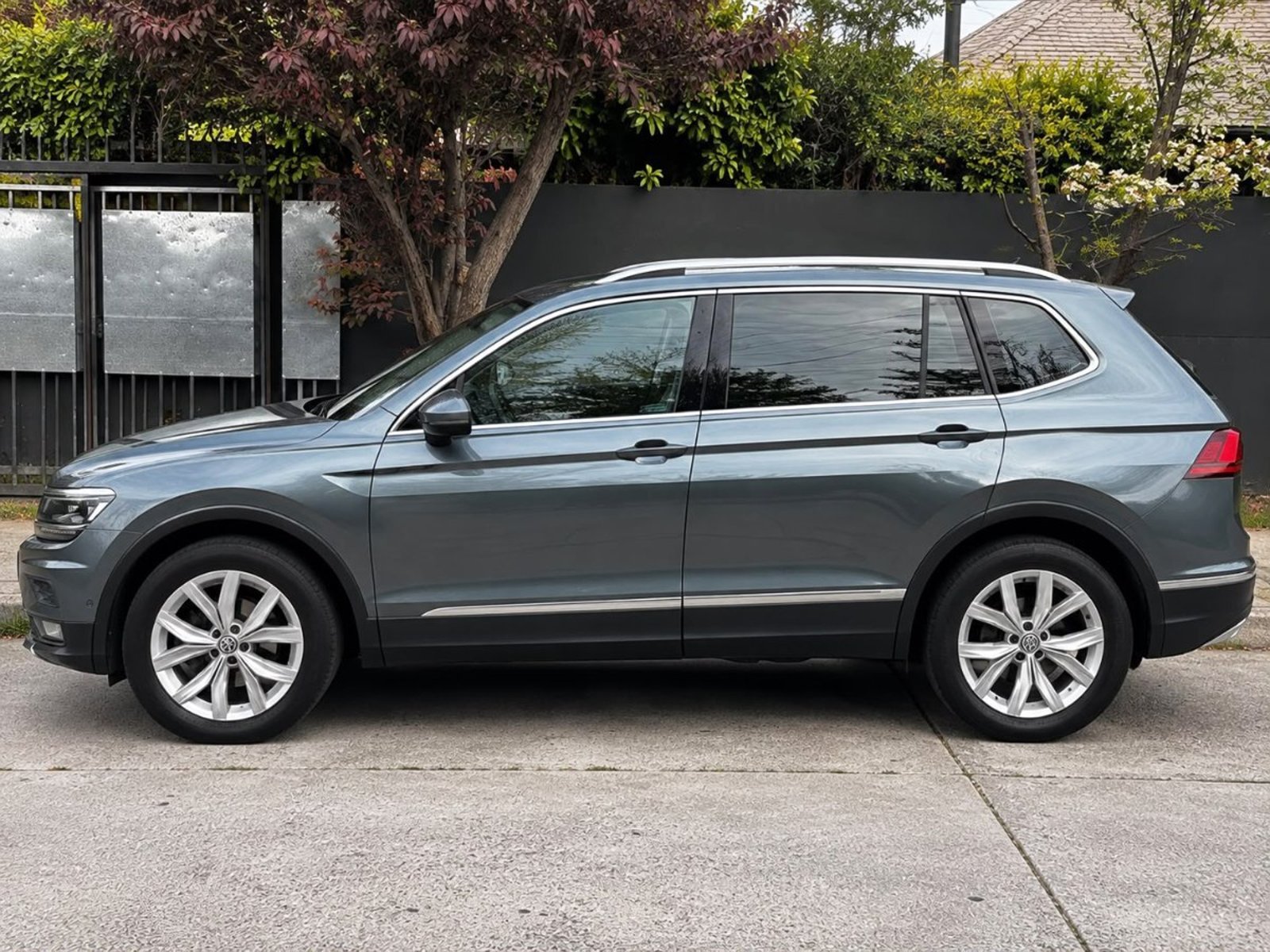 Volkswagen TIGUAN LIMITED 2.0 TSI 4MOTION 2019 - Foto 4 de 9