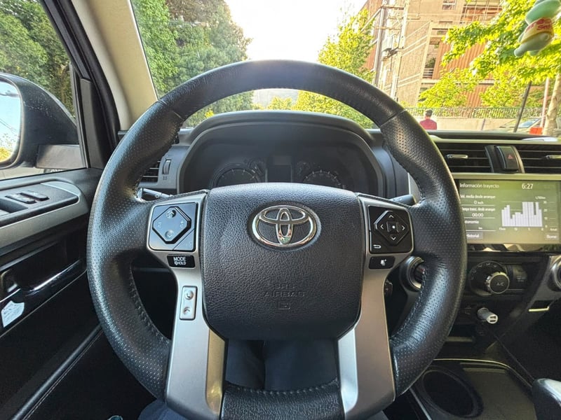 Toyota 4 RUNNER SR5 AT 4x2 2022 - Imagen 10 de 10