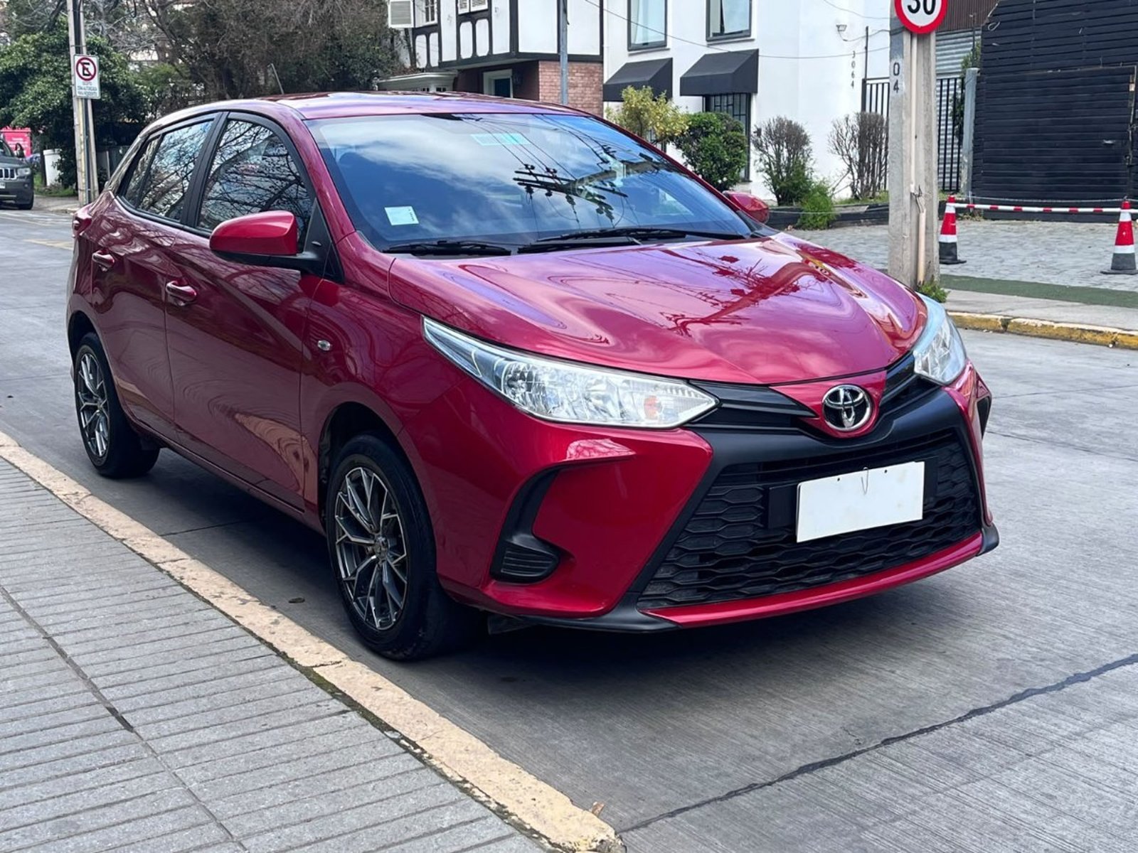 Toyota YARIS XLI 1.5 MT 2022 - Imagen 3 de 10