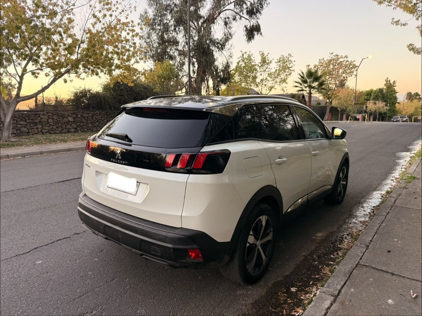 Peugeot 3008 BLUE HDI 1.5 AT 2023 - Foto 4 de 9
