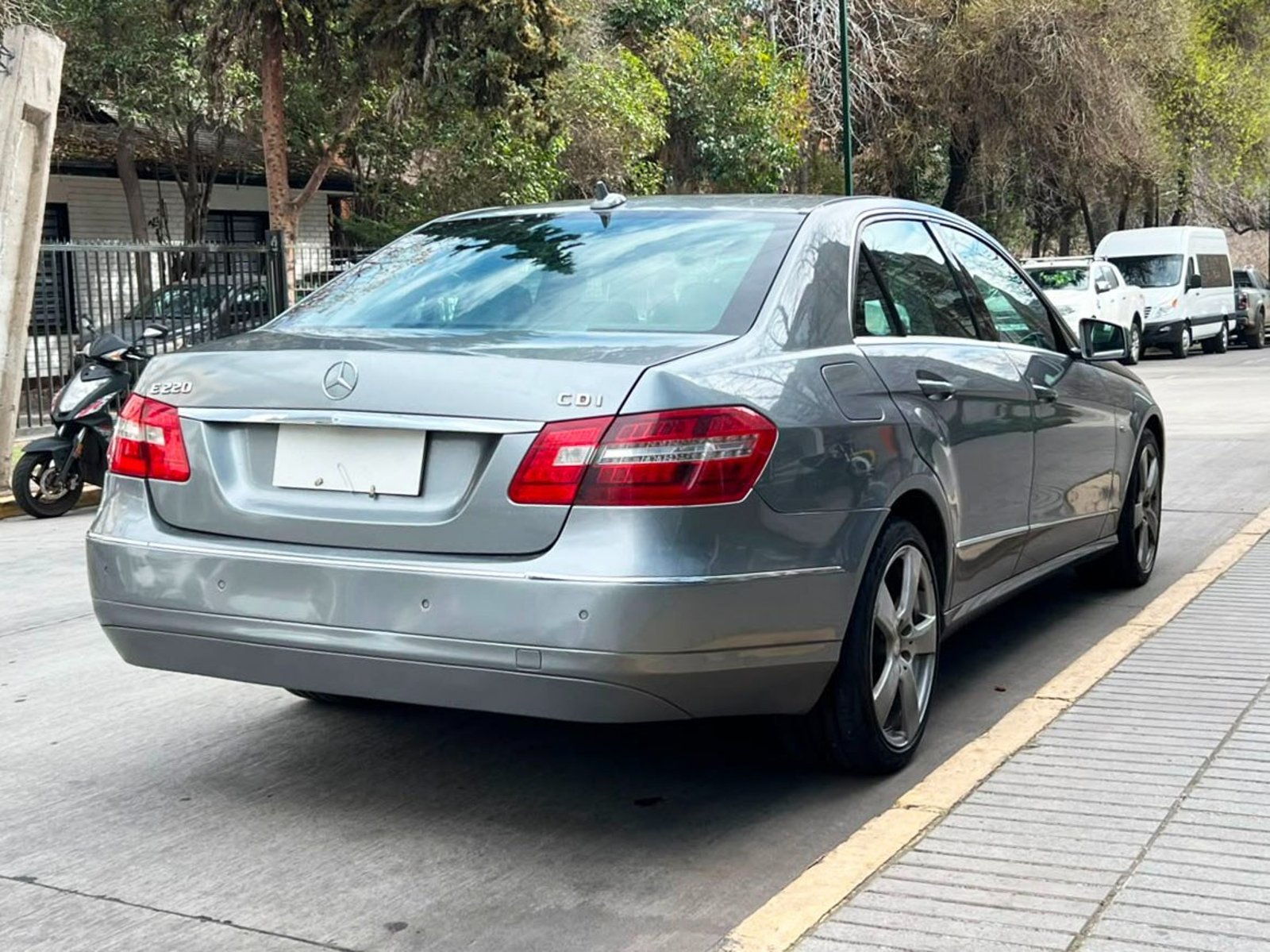 Mercedes-Benz E220 ELEGANCE CDI 2011 - Imagen 6 de 10