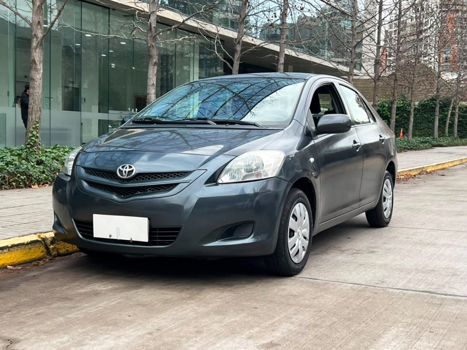 Toyota YARIS GLI MT 1.5 2007 - Foto 2 de 10