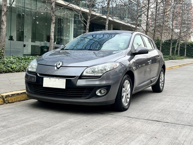 Renault MEGANE EXPRESSION 2.0 MT 2013 - Imagen 3 de 10