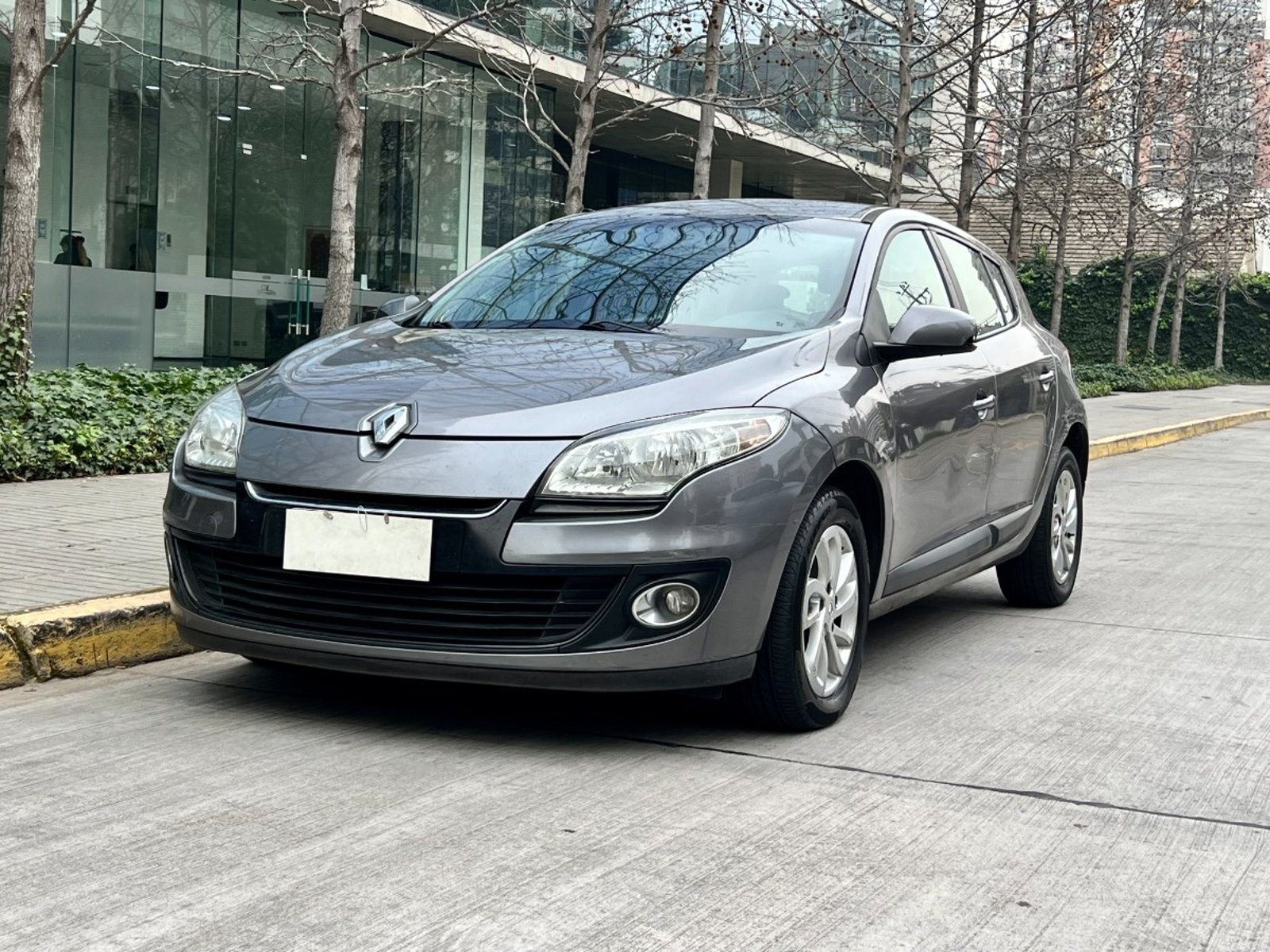 Renault MEGANE EXPRESSION 2.0 MT 2013 - Imagen 3 de 10