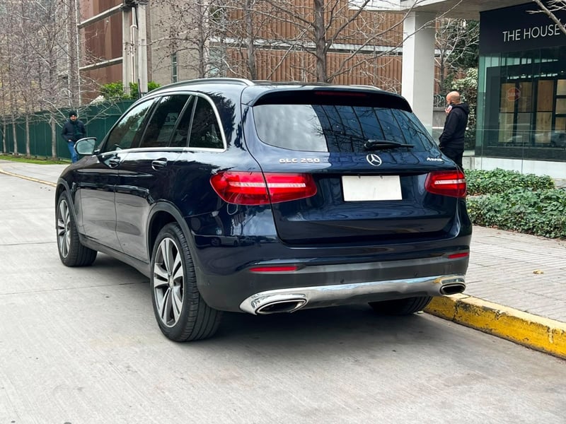 Mercedes-Benz GLC 250 4MATIC 2.0 2017 - Imagen 5 de 10