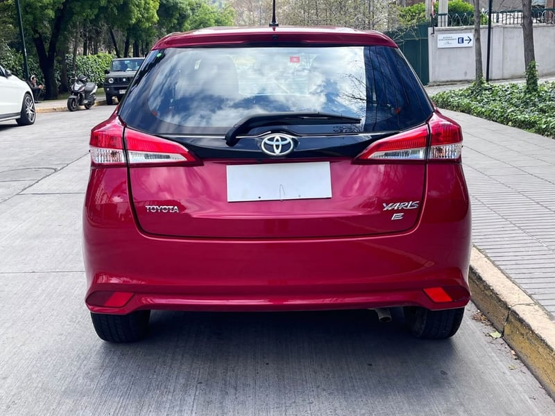 Toyota YARIS XLI 1.5 MT 2022 - Imagen 5 de 10