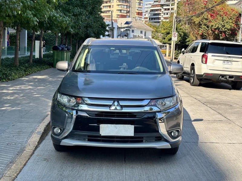 Mitsubishi OUTLANDER 2.0 MT 2016
