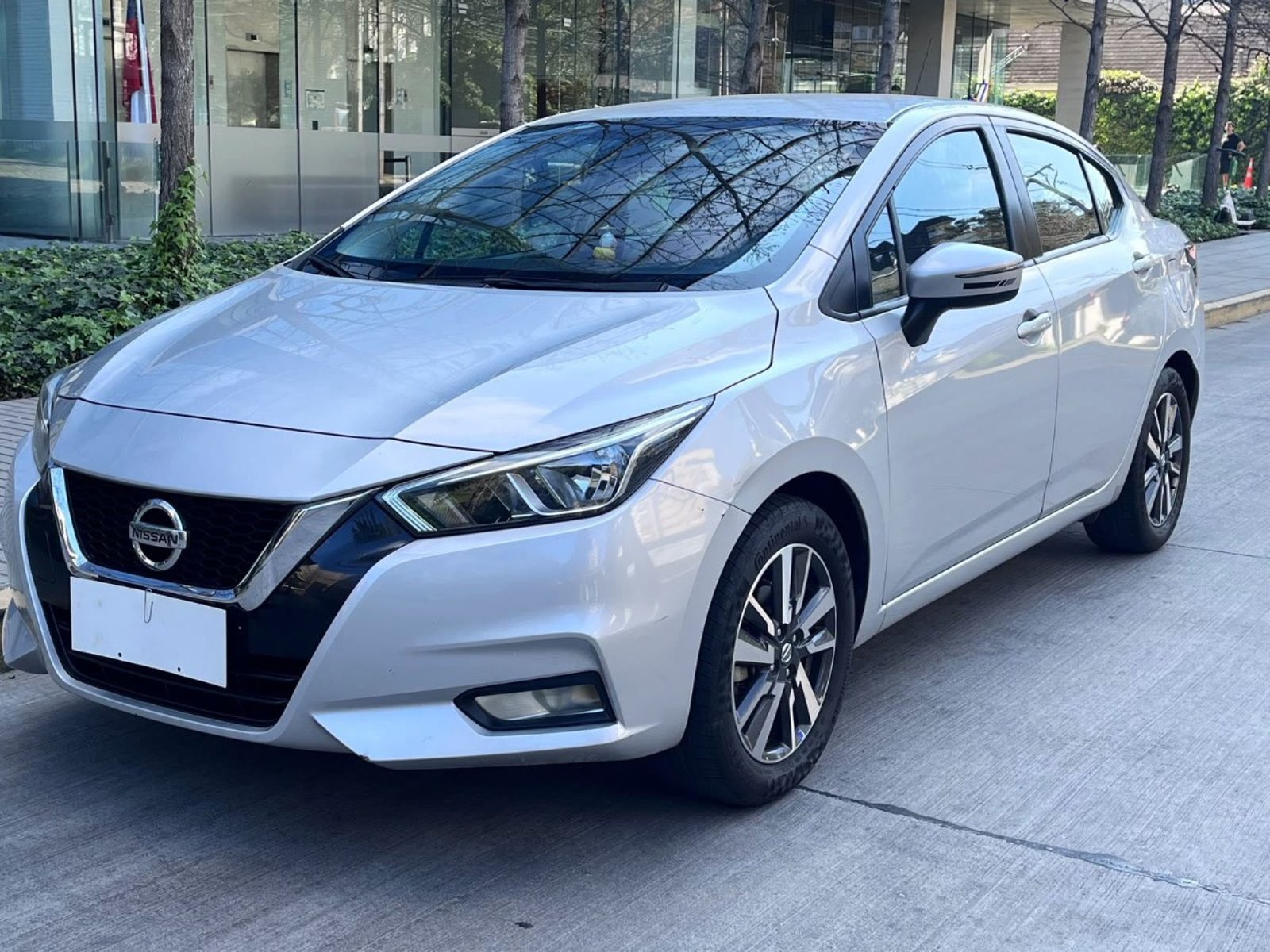 Nissan VERSA ADVANCE 1.6 MT 2022 - Foto 2 de 10