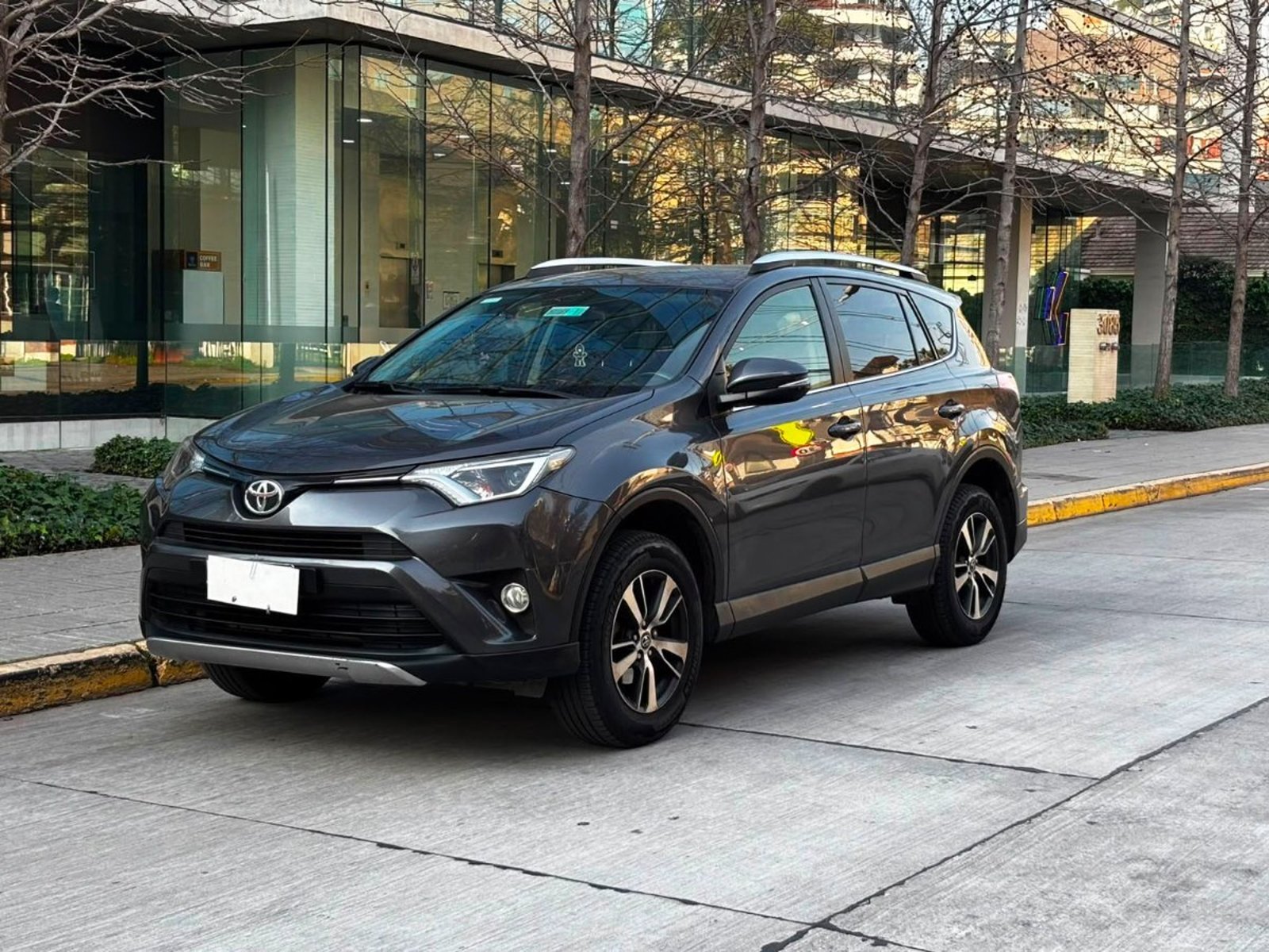 Toyota RAV 4 SUPER LUJO 2.0 AT 2018 - Foto 2 de 10
