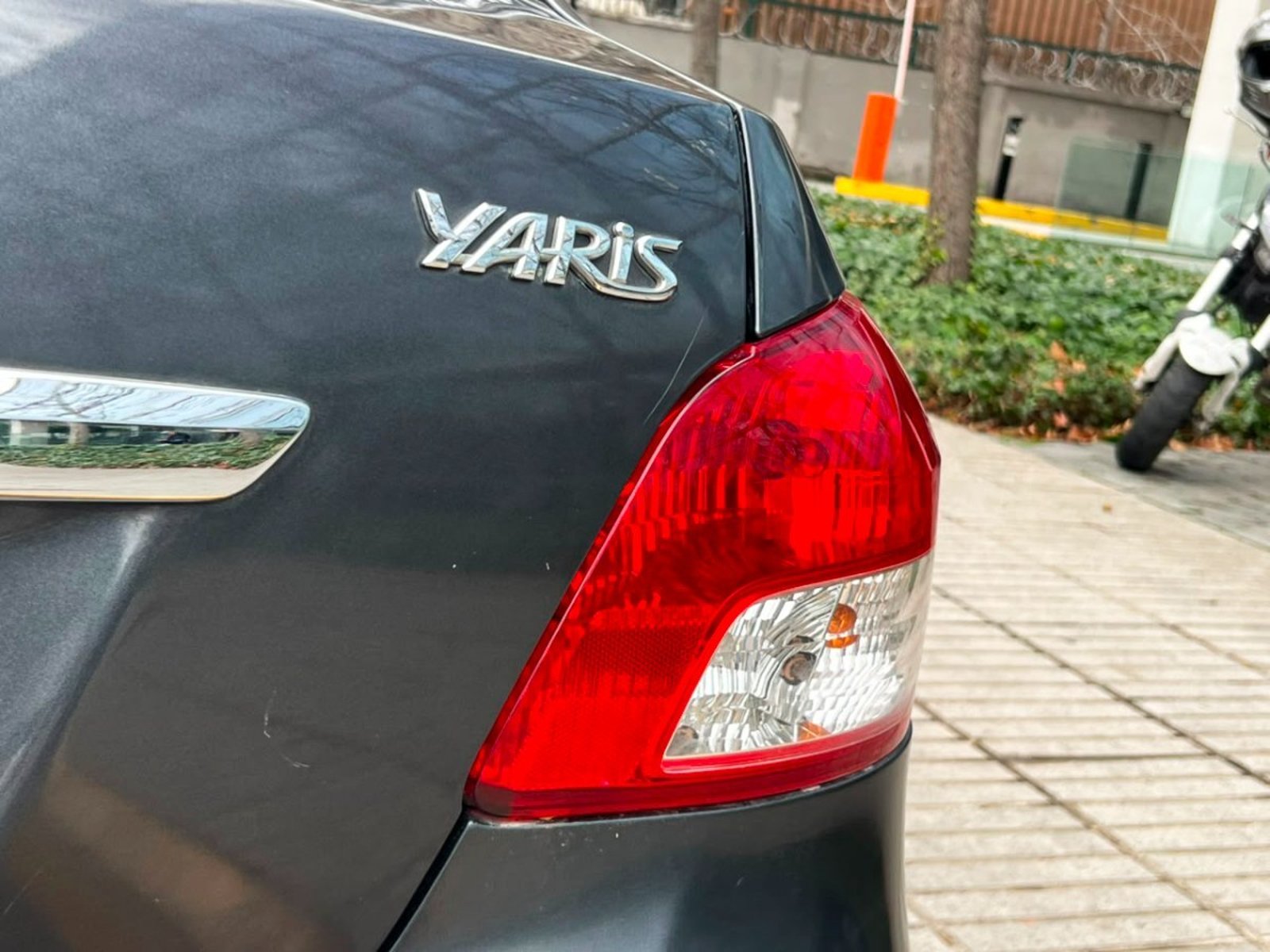 Toyota YARIS GLI MT 1.5 2007 - Imagen 7 de 10
