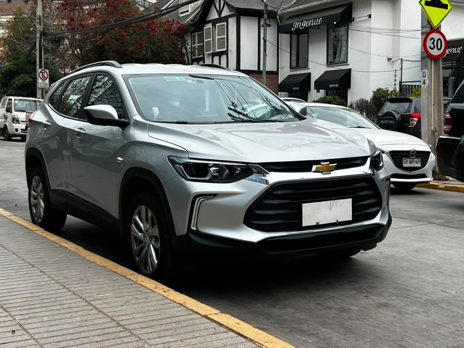 Chevrolet TRACKER LTZ 1.2T MT 2022 - Foto 3 de 10