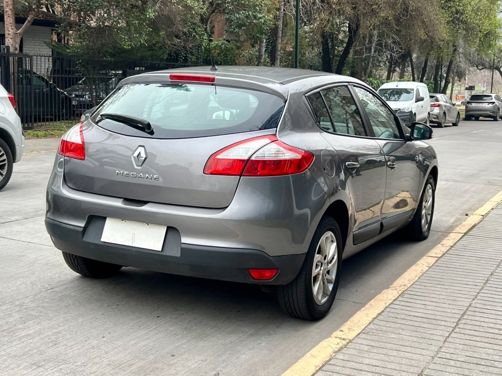 Renault MEGANE EXPRESSION 2.0 MT 2013 - Foto 5 de 10