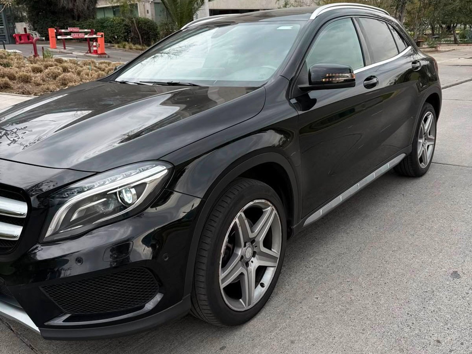 Mercedes-Benz GLA 250 4MATIC 2.0 2017 - Foto 2 de 10