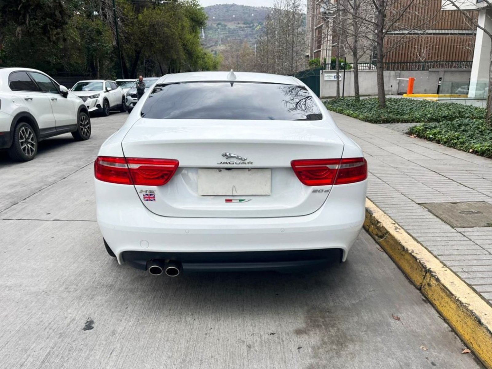 Jaguar XE PRESTIGE 2.0 DIESEL 2019 - Foto 5 de 10