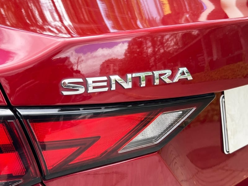 Nissan SENTRA SENSE 2.0 MT 2022 - Imagen 7 de 10