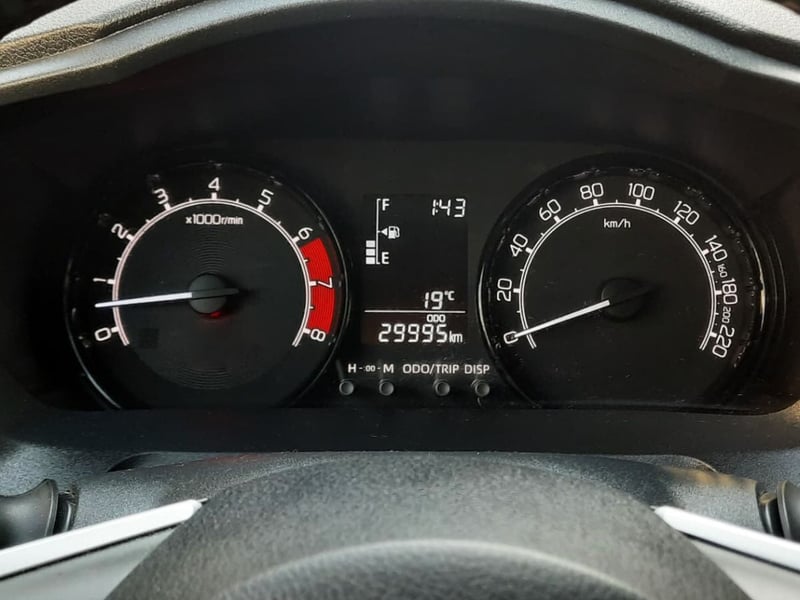 Toyota YARIS SEDAN MT 1.5 2024 - Imagen 9 de 10