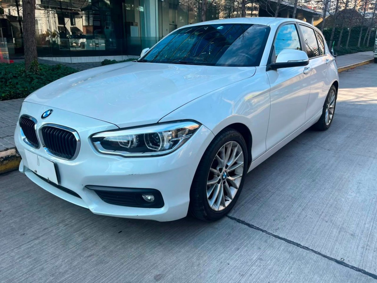 BMW 118 1.5 AT 2018 - Foto 2 de 10