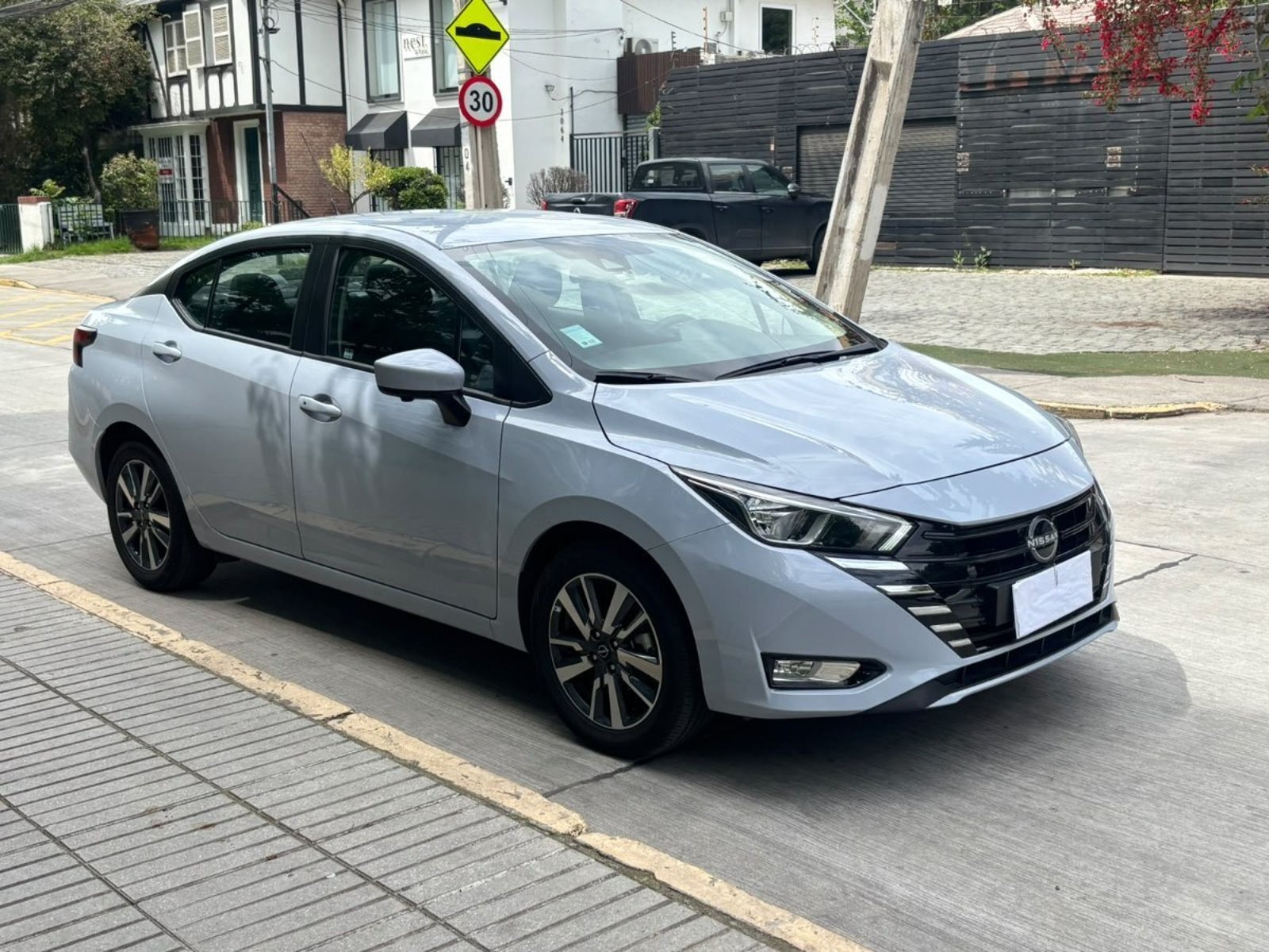 Nissan VERSA ADVANCE 1.6 MT 2024 - Foto 3 de 10