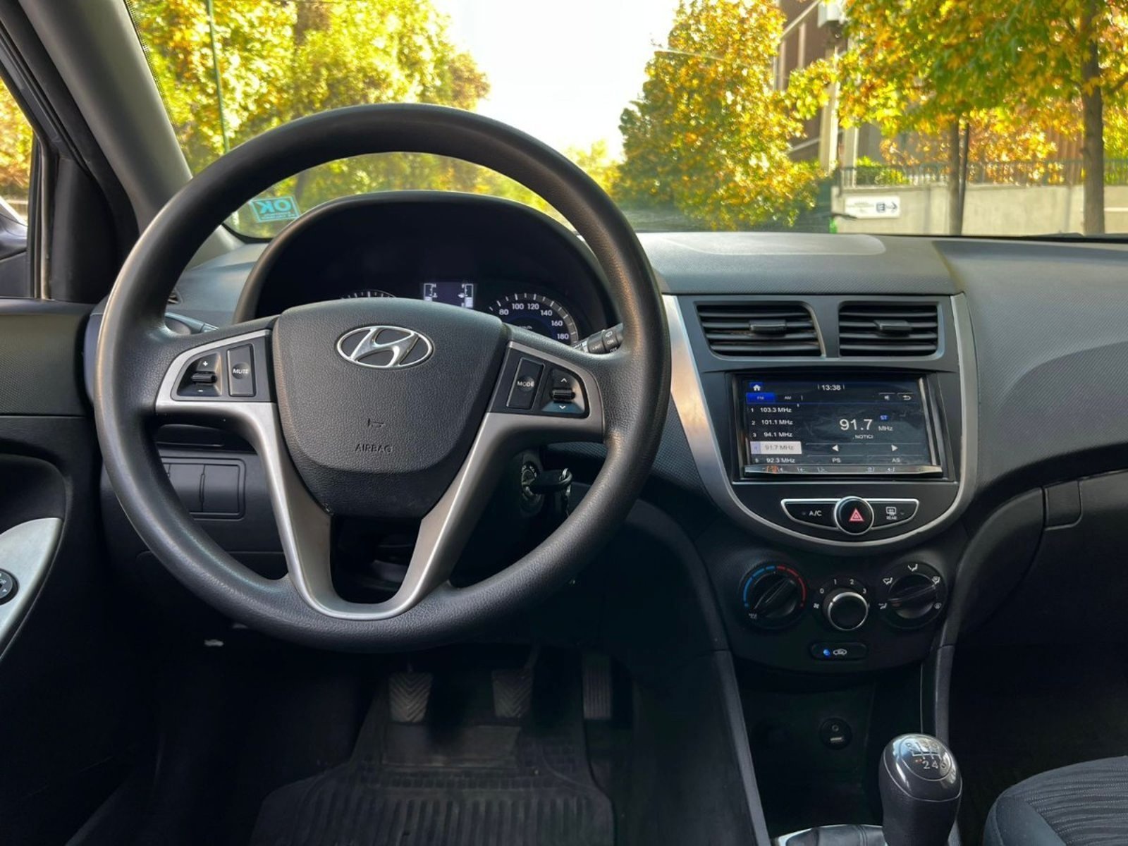 Hyundai ACCENT GL 1.4 MT 2017 - Imagen 9 de 10