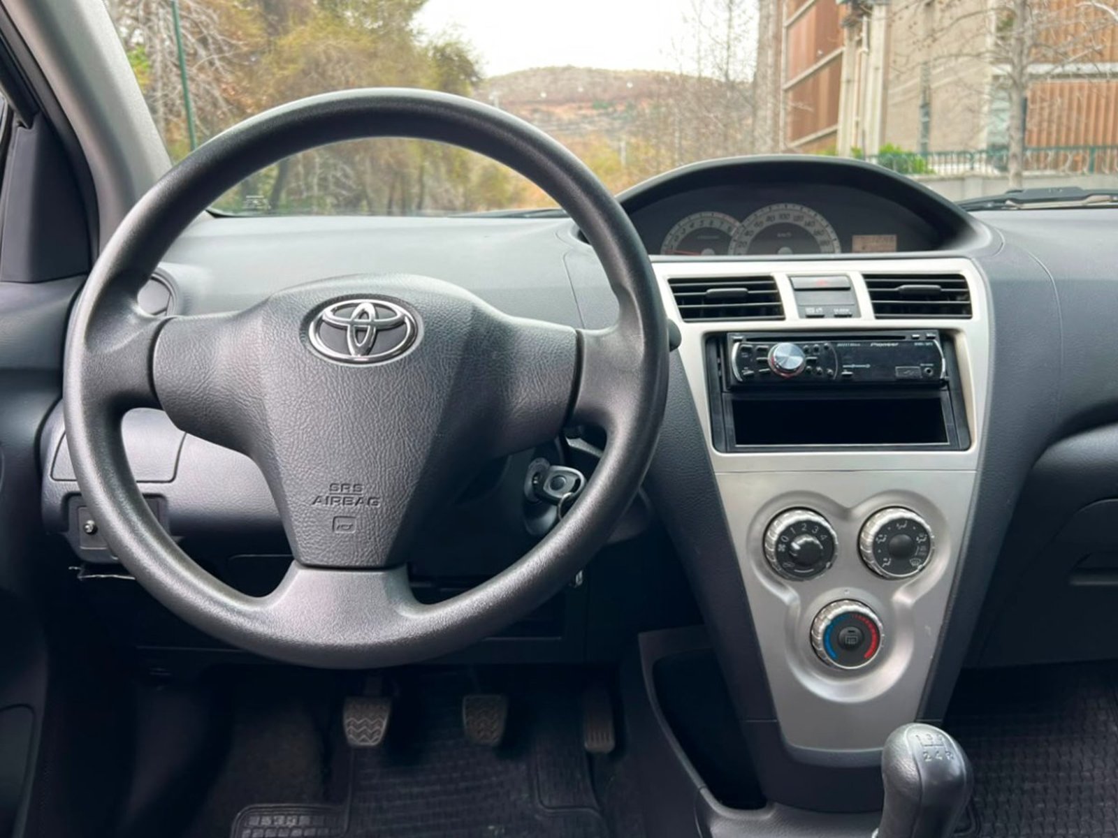 Toyota YARIS GLI MT 1.5 2007 - Imagen 10 de 10