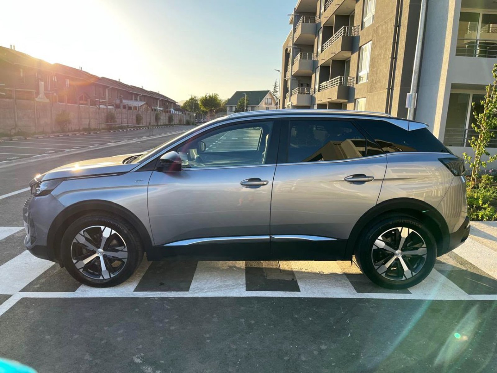 Peugeot 3008 GT EAT8 1.6 AT 2022 - Imagen 8 de 10