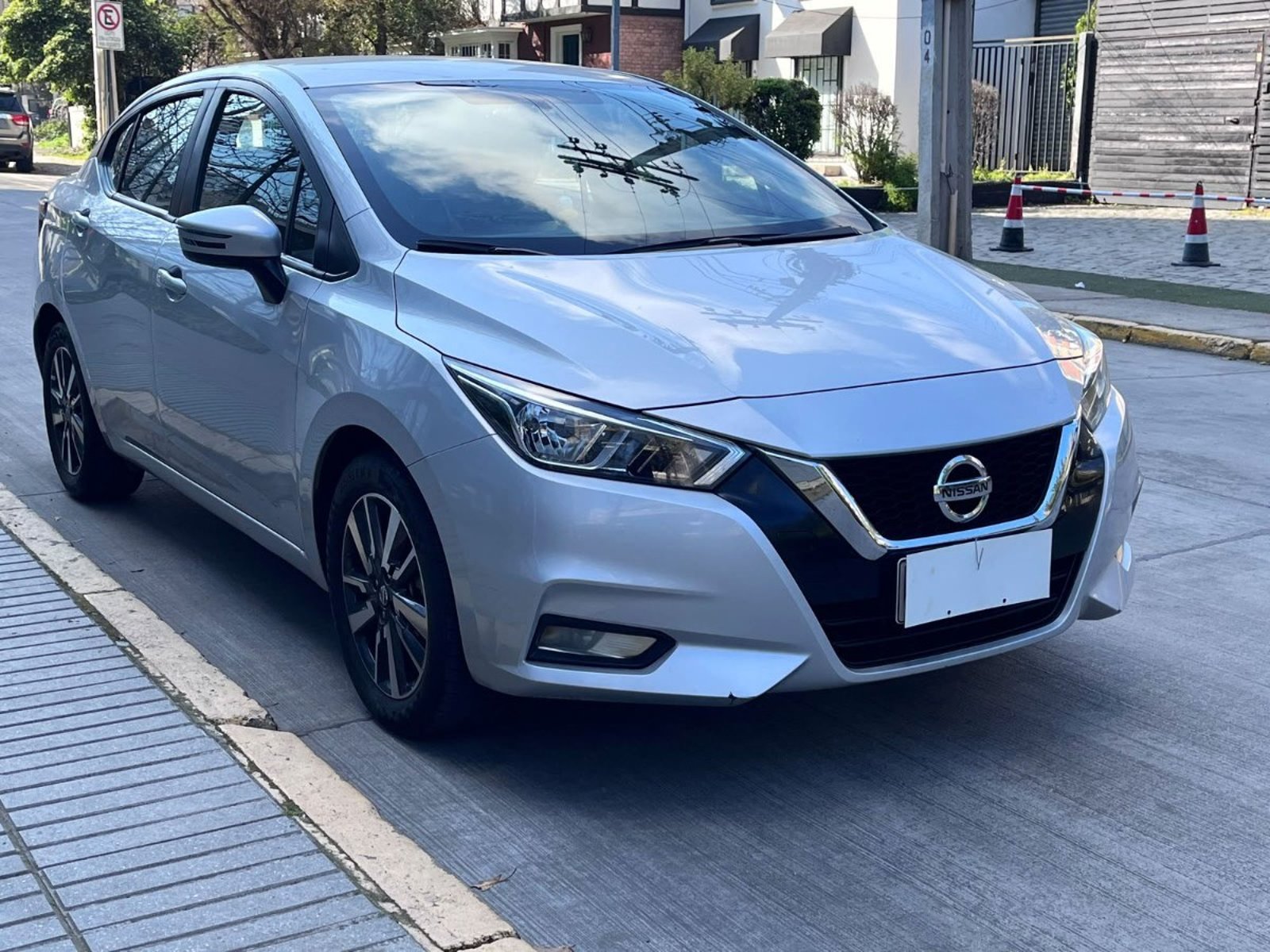 Nissan VERSA ADVANCE 1.6 MT 2022 - Foto 2 de 9