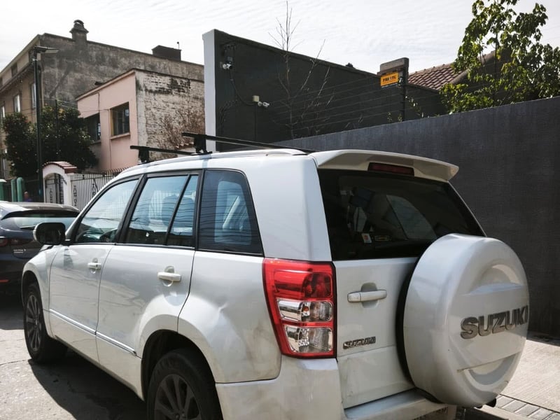 Suzuki GRAND NOMADE GLX 4X4 2.4 AT 2016 - Imagen 6 de 10