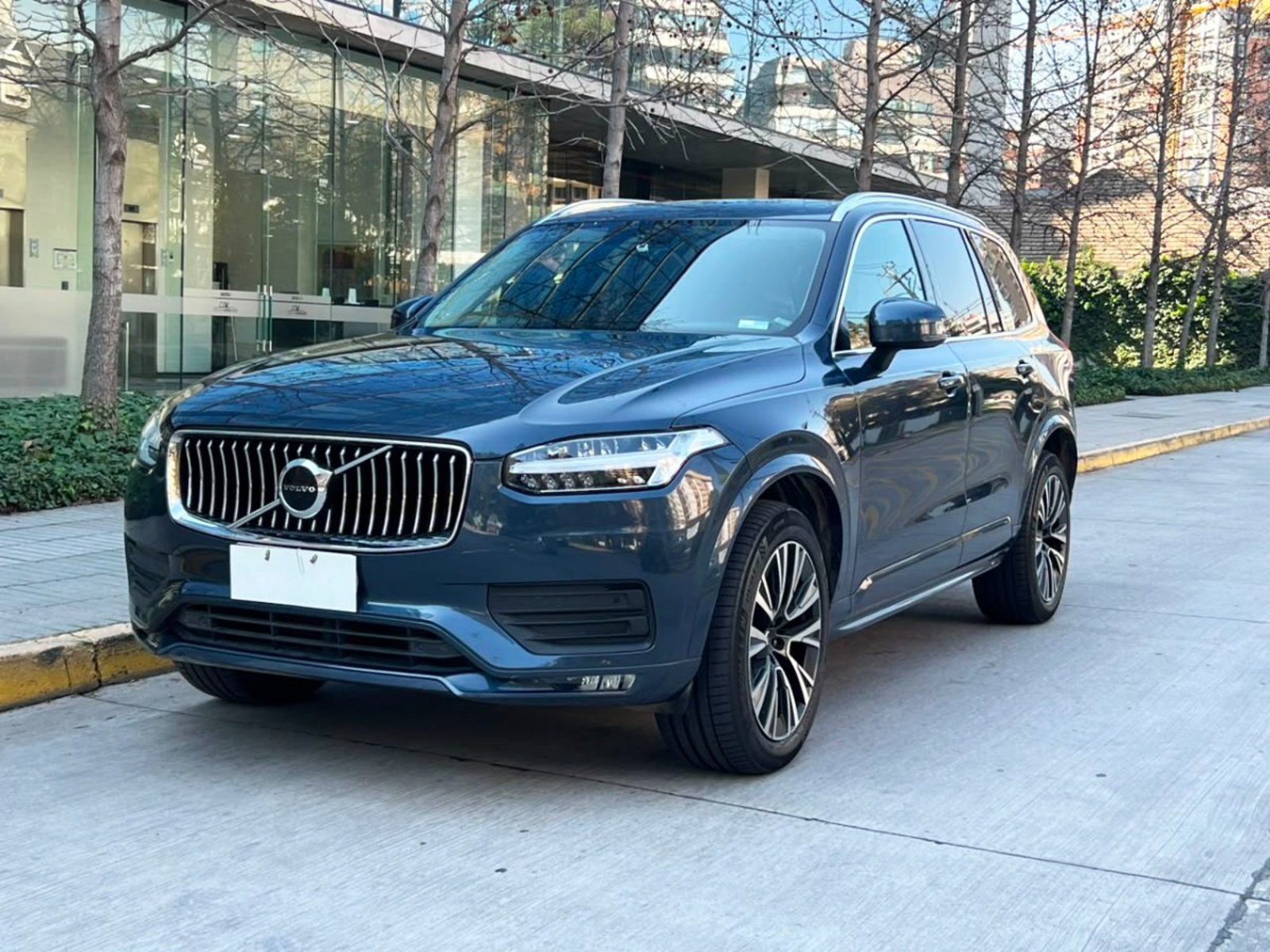 Volvo XC90 MOMENTUM B6 AWD 2023 - Foto 3 de 10