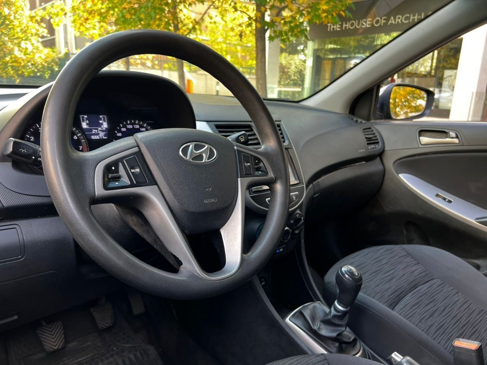 Hyundai ACCENT GL 1.4 MT 2017 - Imagen 8 de 10