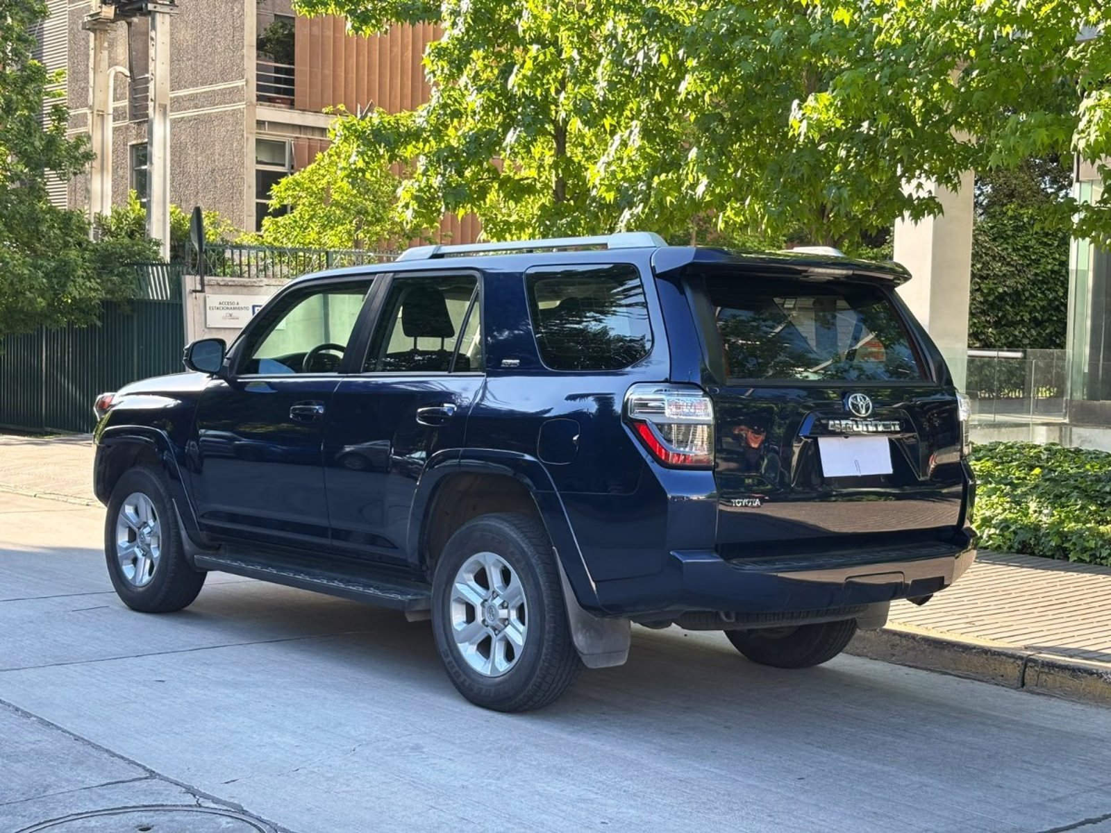 Toyota 4 RUNNER SR5 AT 4x2 2022 - Foto 4 de 10