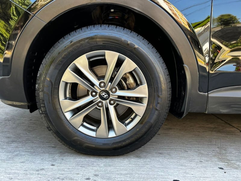 Hyundai SANTA FE GLS 2.4 MT 2014 - Imagen 7 de 10