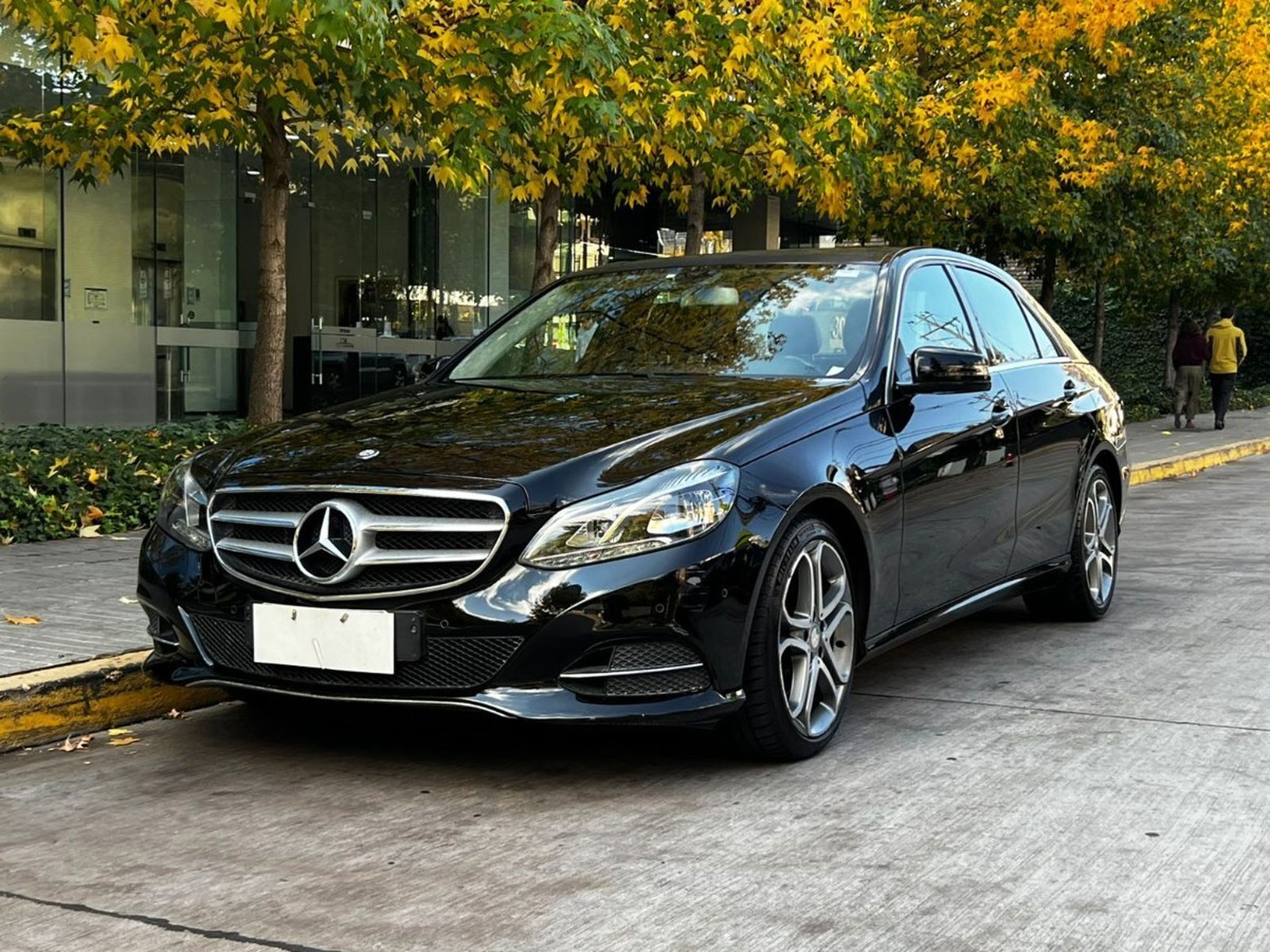 Mercedes-Benz E200 2015 - Foto 2 de 10