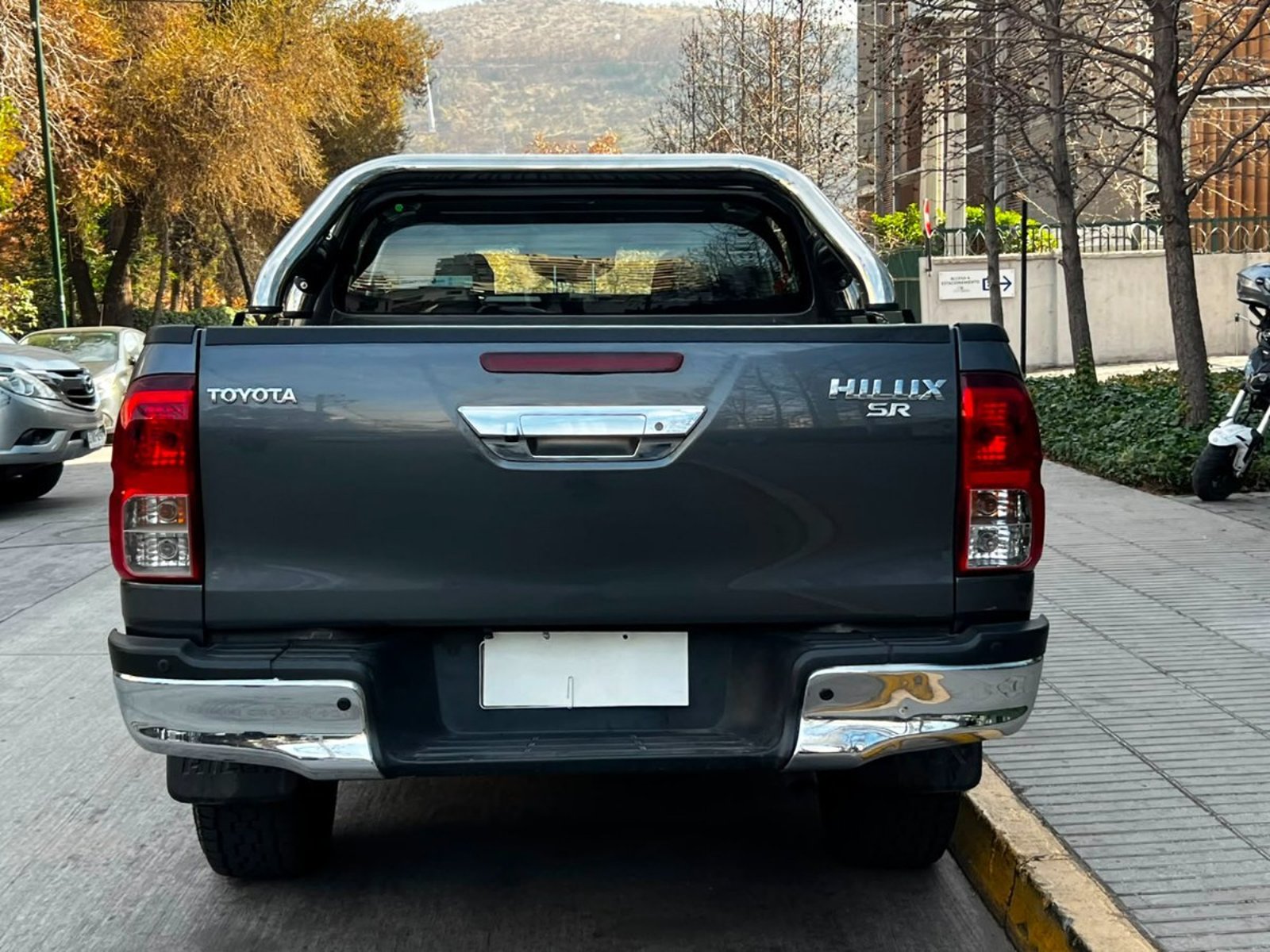 Toyota HILUX SR 2.4 MT 4x4 2022 - Imagen 6 de 10