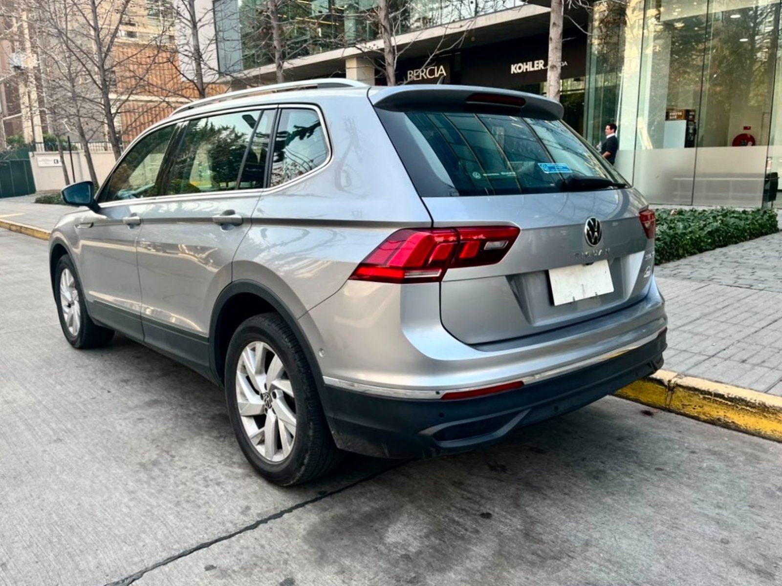 Volkswagen TIGUAN COMFORTLINE 1.4 TSI 2023 - Imagen 6 de 10