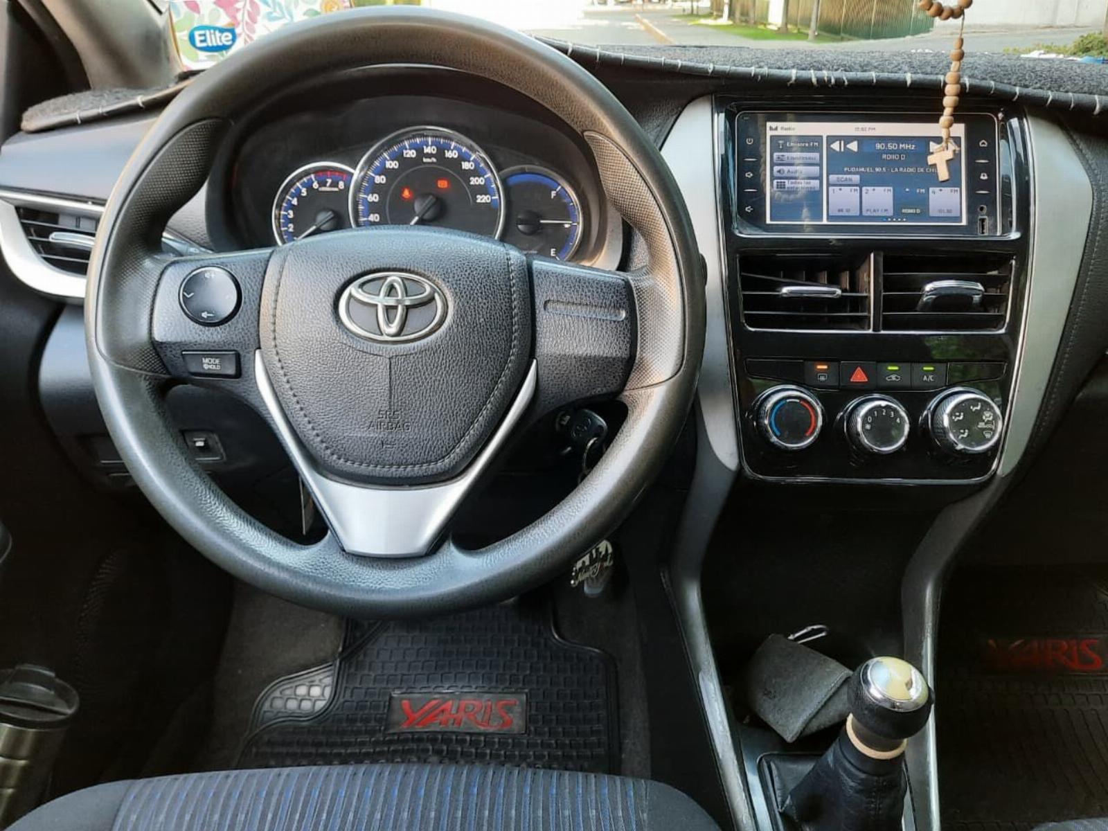 Toyota YARIS GLI 1.5 MT 2019 - Imagen 7 de 10