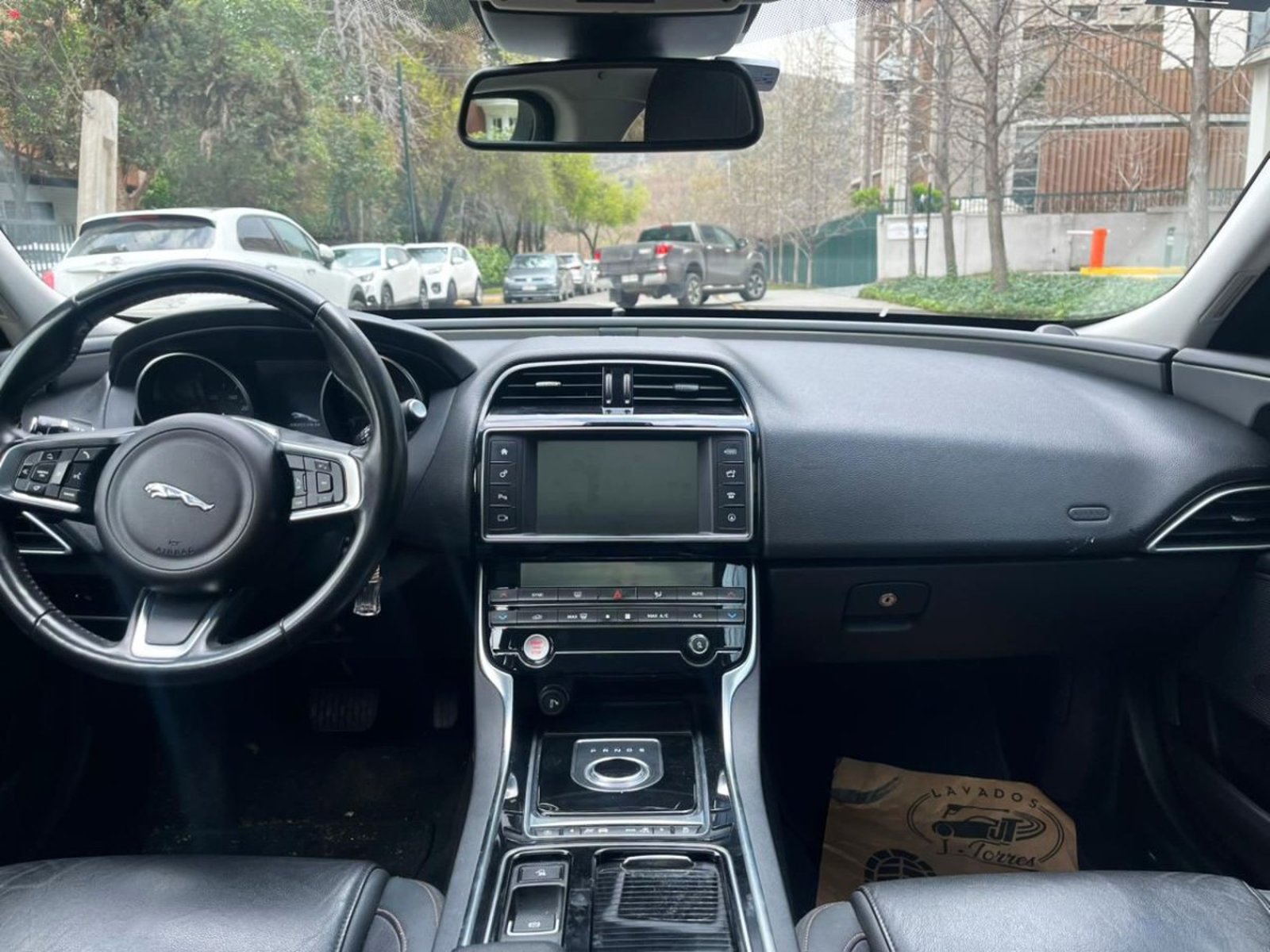 Jaguar XE PRESTIGE 2.0 DIESEL 2019 - Imagen 8 de 10