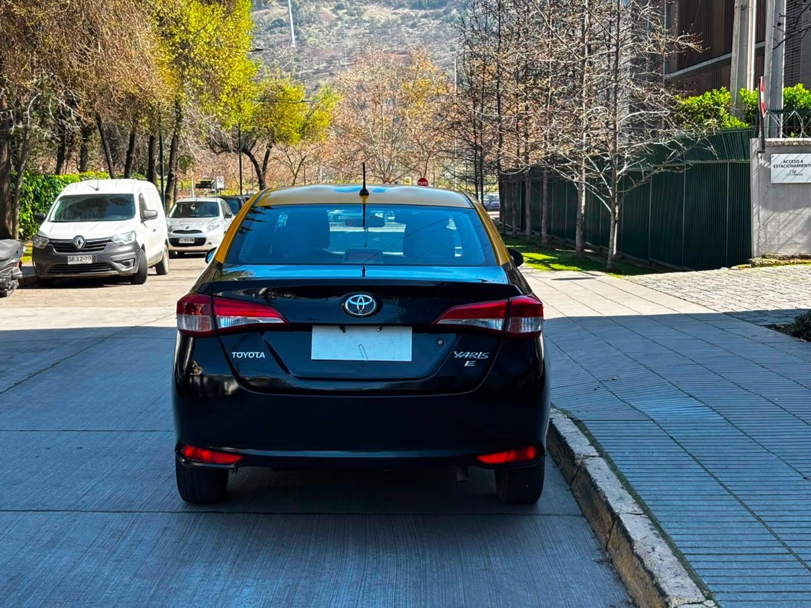 Toyota YARIS GLI 1.5 MT 2022 - Imagen 7 de 9