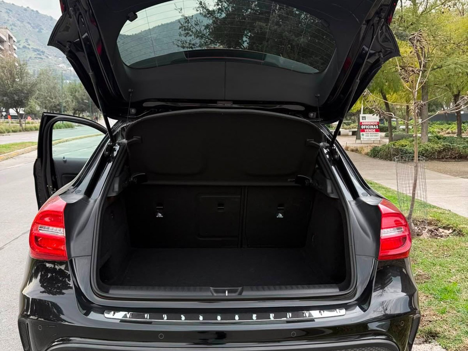 Mercedes-Benz GLA 250 4MATIC 2.0 2017 - Foto 5 de 10