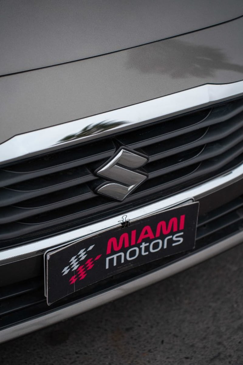 Suzuki DZIRE 2018 - Imagen 6 de 19