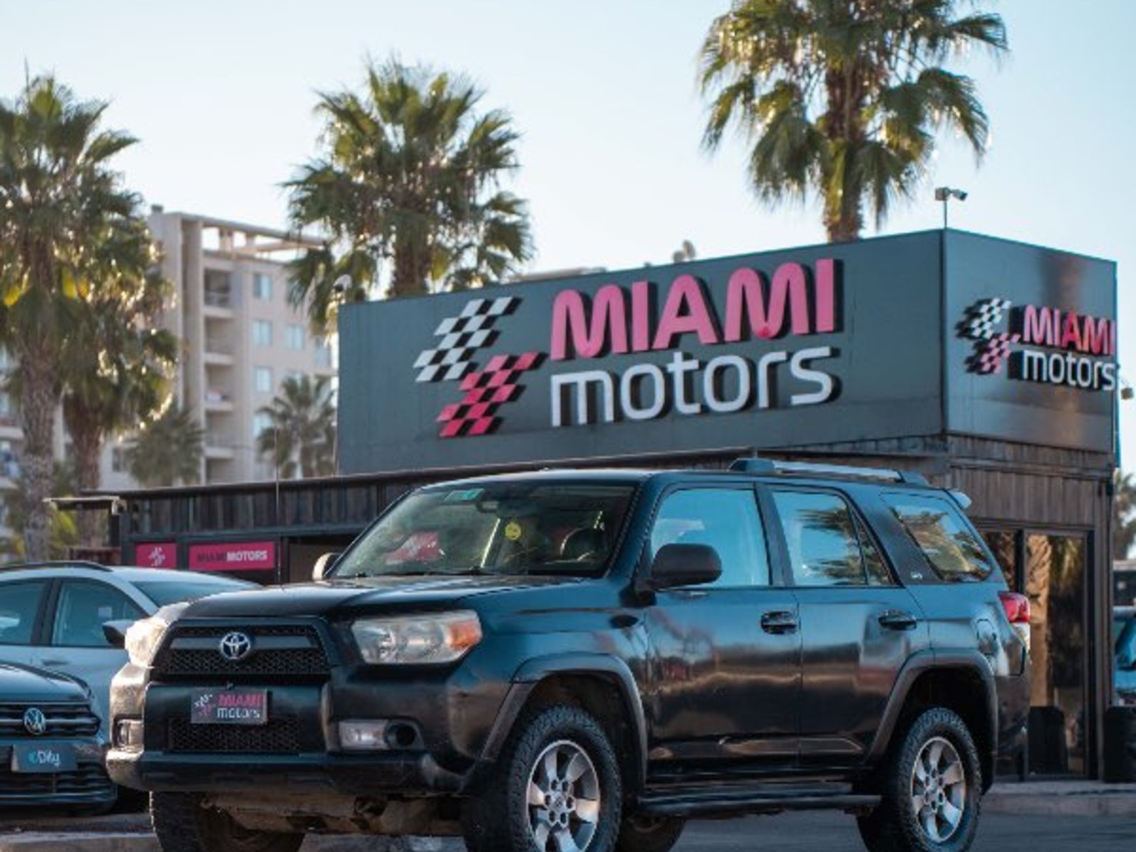 Toyota 4RUNNER SR5 4.0 AUT 2011 - Foto 2 de 20