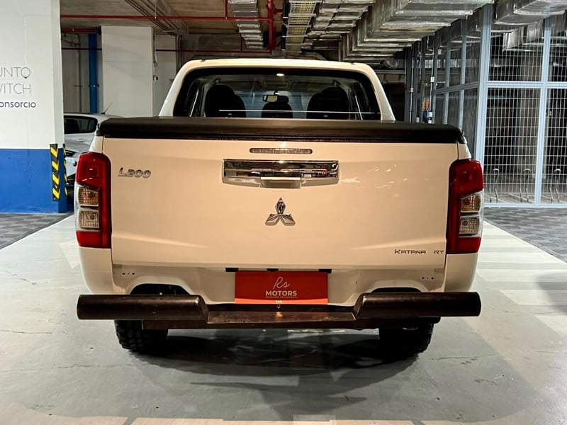 Mitsubishi L200 2.2 KATANA CRT DIESEL DOB. CAB. 4X4 MT 4P 2024 - Imagen 5 de 20