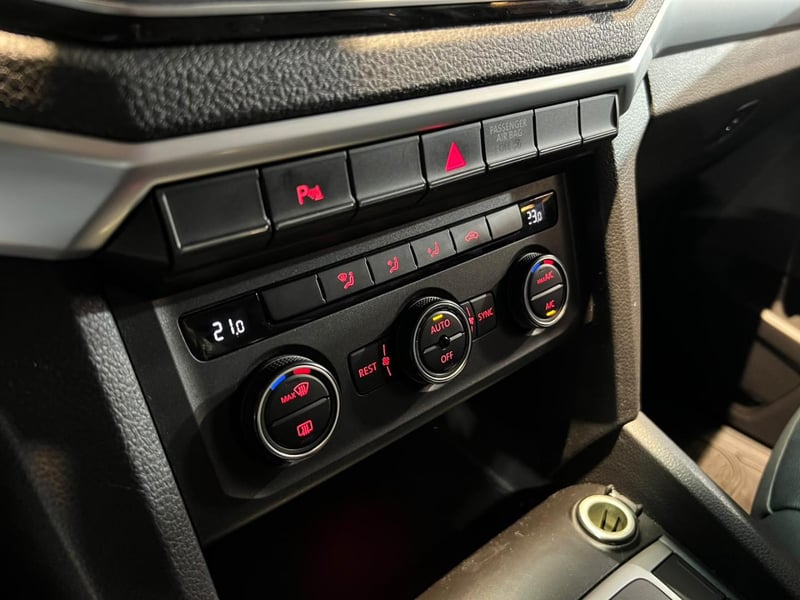 Volkswagen AMAROK HIGHLINE 4X4 2.0 AT 2023 - Imagen 17 de 20