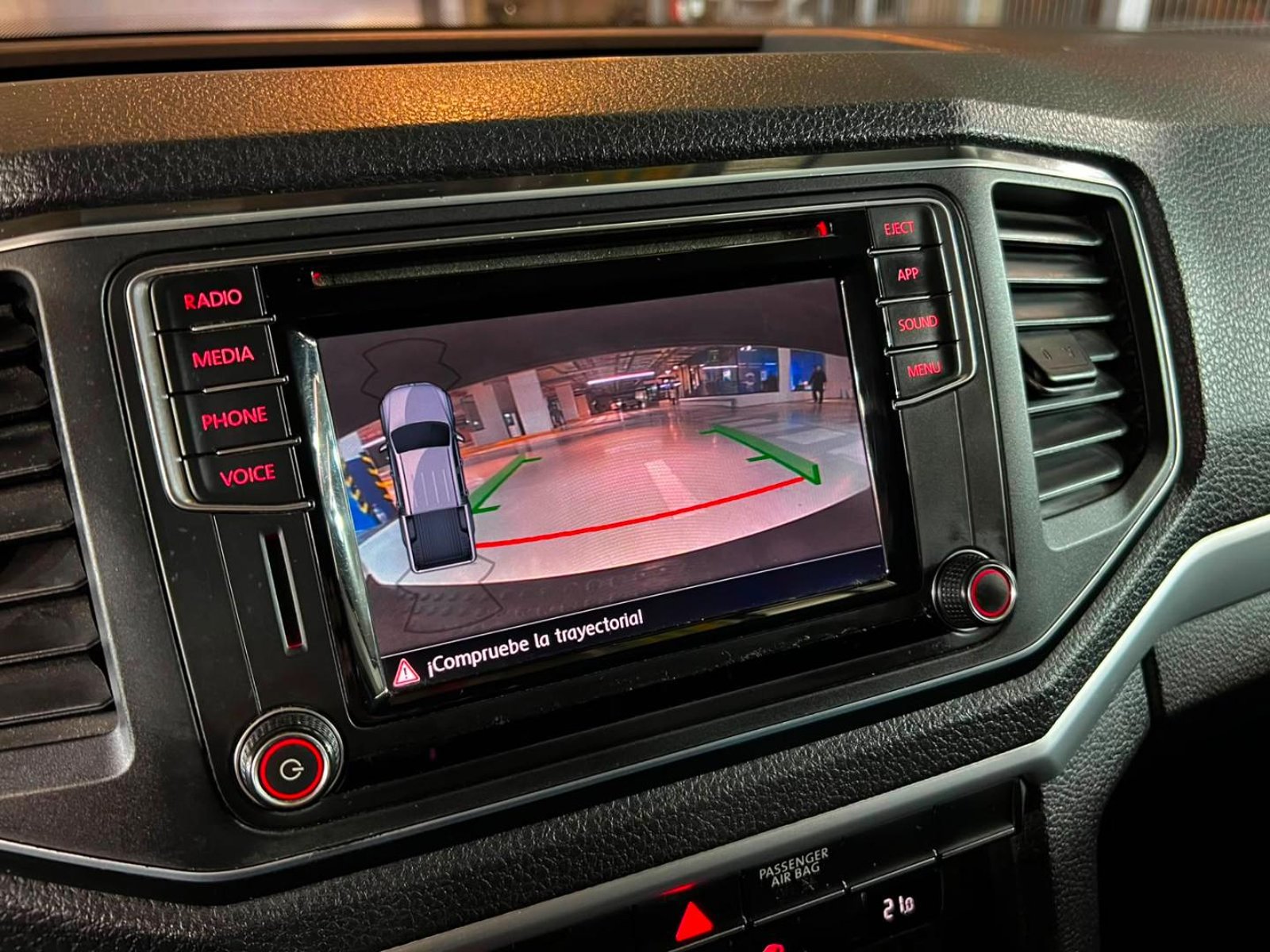 VOLKSWAGEN AMAROK HIGHLINE 4X4 2.0 AT 2019 - Imagen 15 de 20
