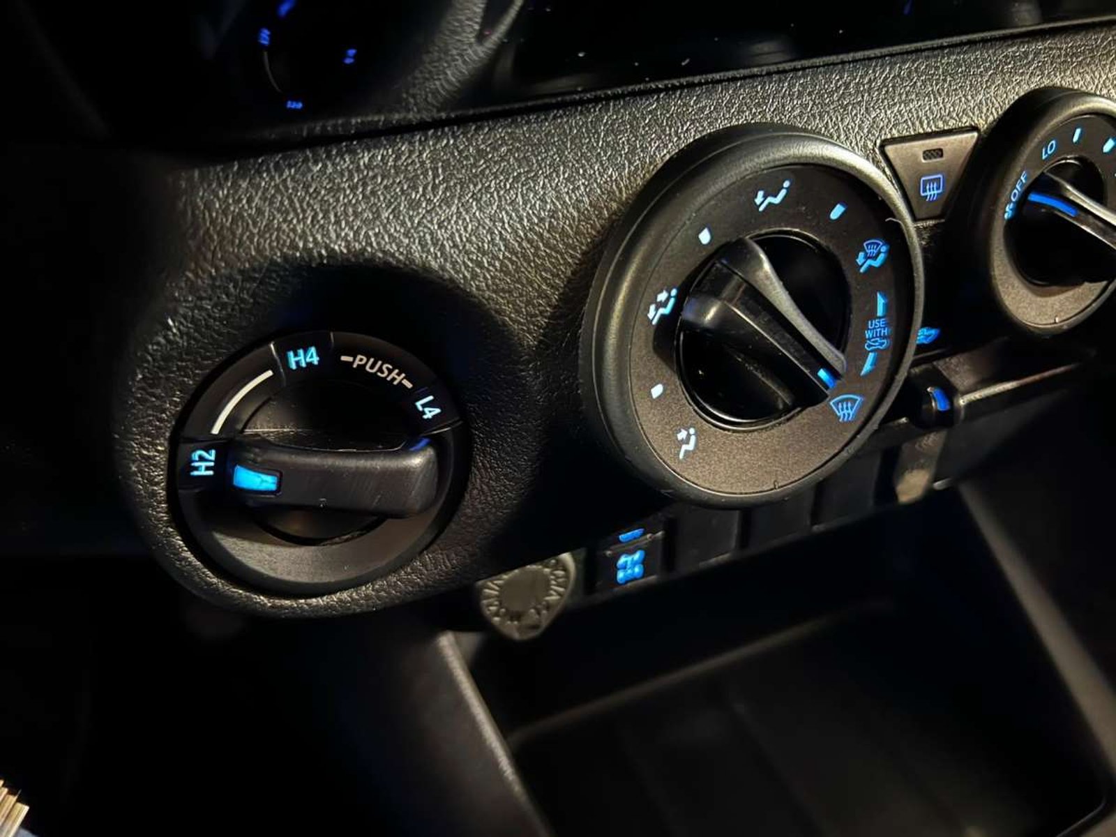 Toyota HILUX DX 4X4 2.4L🇯🇵 2024 - Imagen 18 de 19