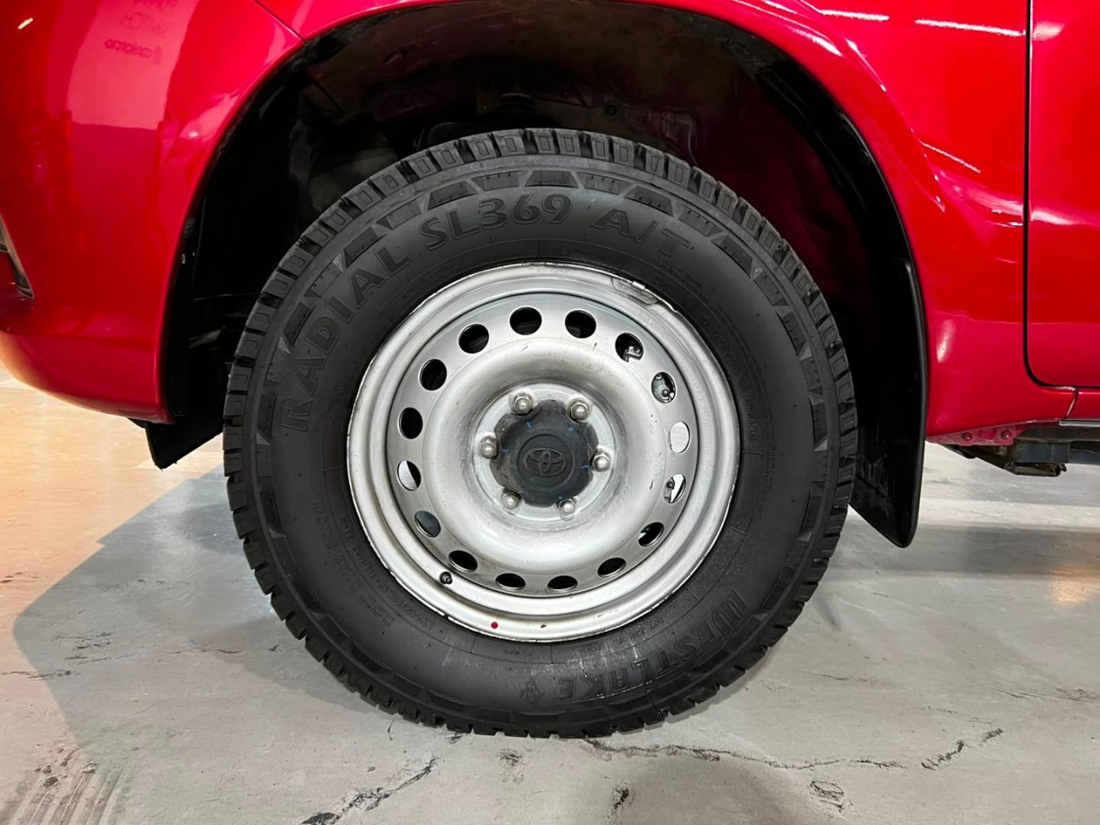 TOYOTA HILUX 2024 - Imagen 8 de 19