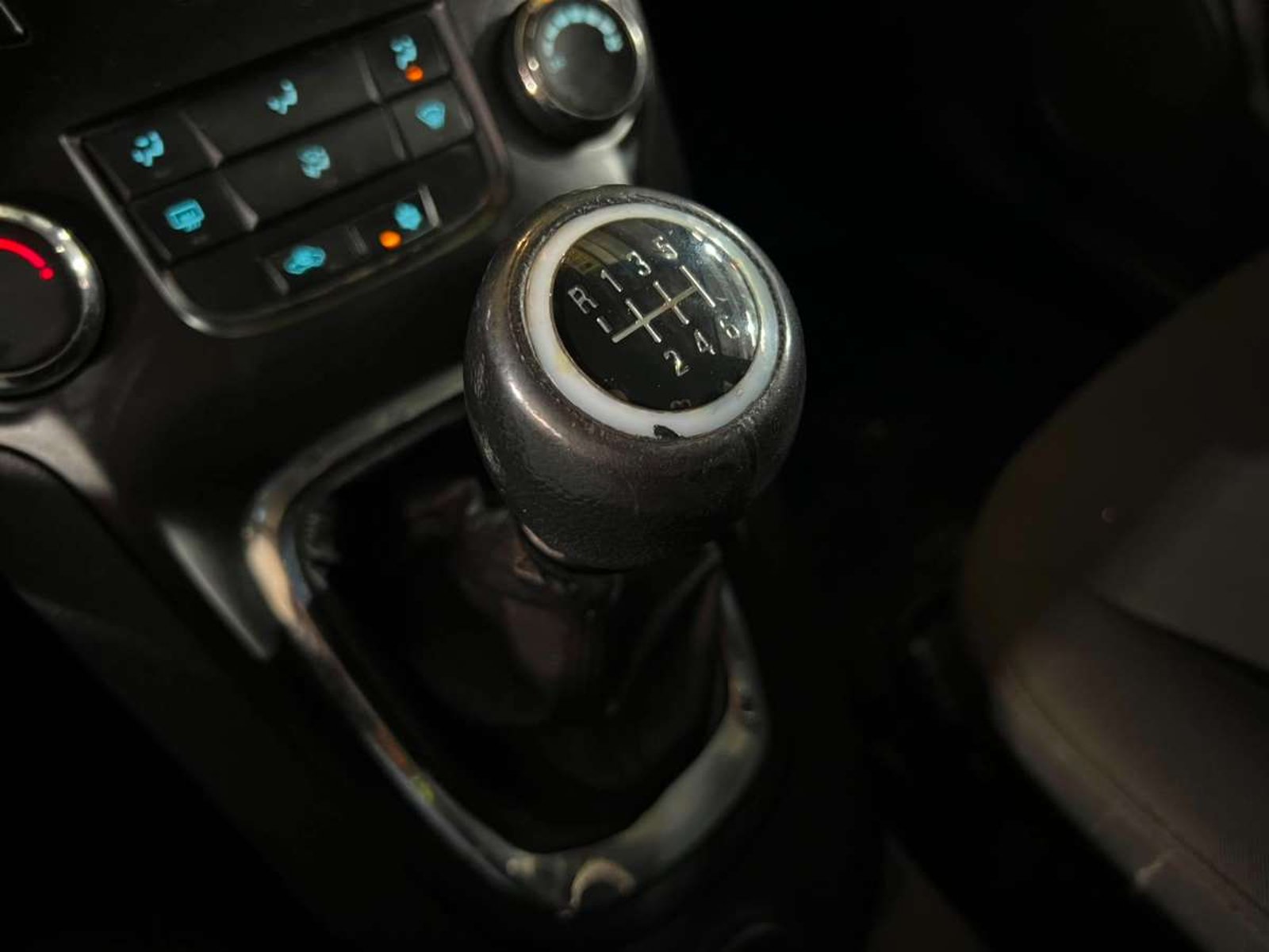 Chevrolet ORLANDO LS 2.0 MT 2014 - Imagen 16 de 19