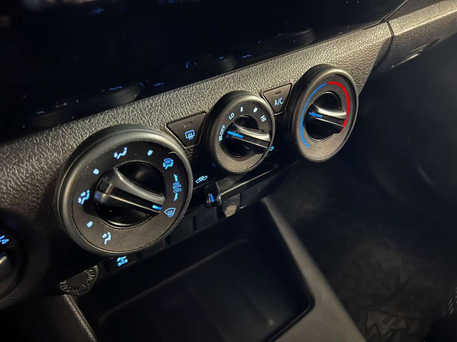 Toyota HILUX DX 4X4 2.4L🇯🇵 2024 - Imagen 14 de 19