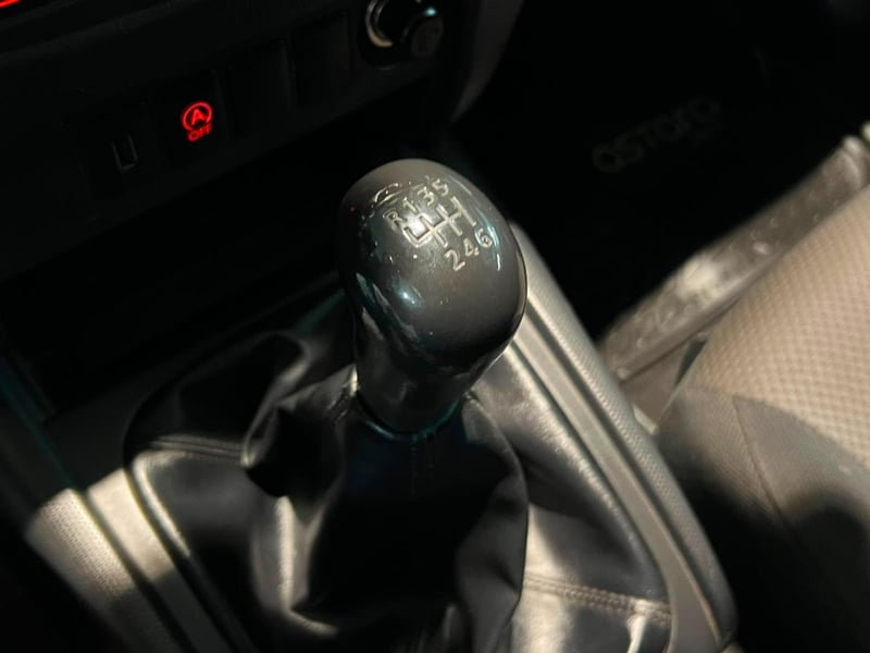 Mitsubishi L200 KATANA CRT KATANA CR 2.2	MT 2024 - Imagen 17 de 20