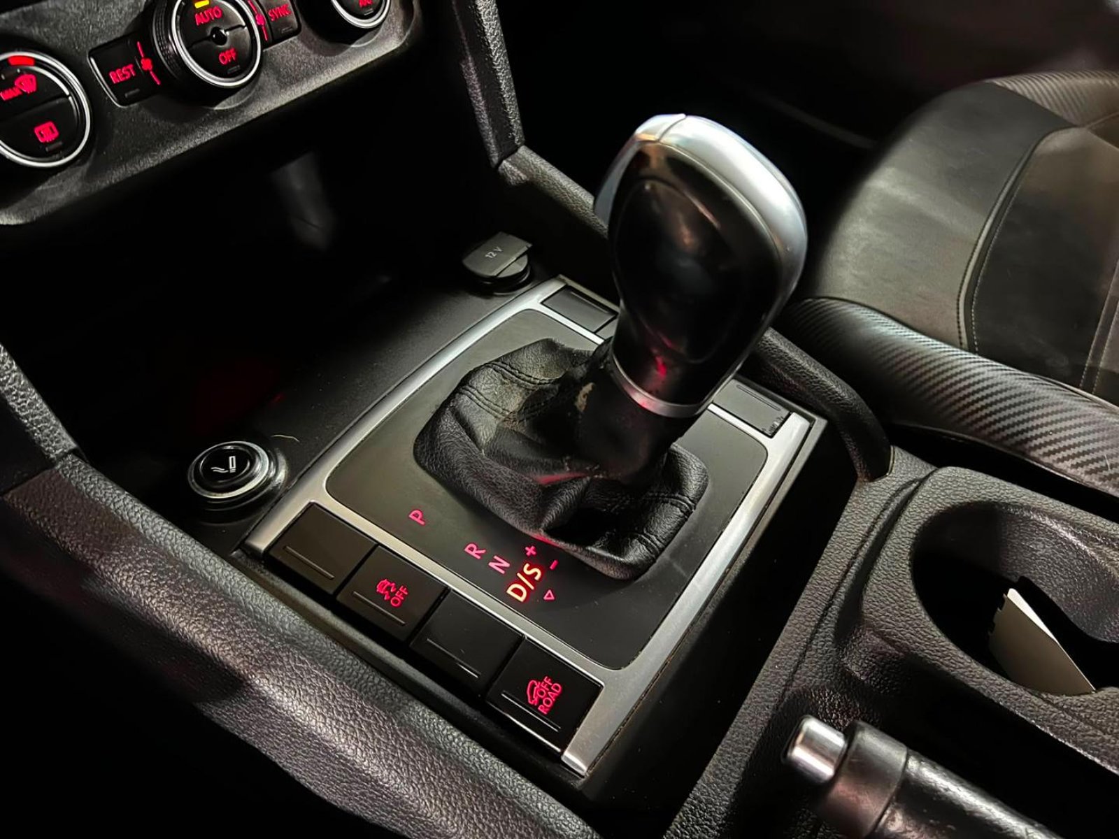 VOLKSWAGEN AMAROK HIGHLINE 4X4 2.0 AT 2019 - Imagen 18 de 20